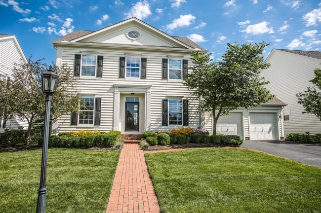 Elegant homes are hallmarks of this New Albany golf course community